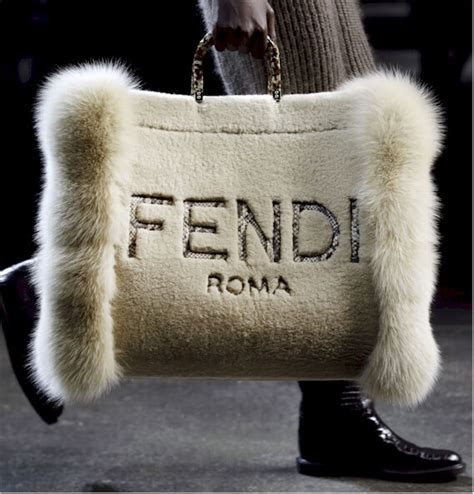 pelzverarbeiter bei fendi|fendi company.